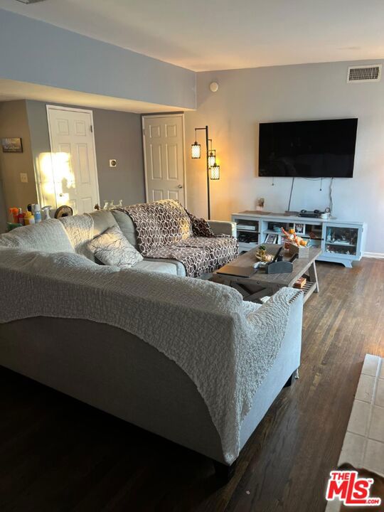 Drew Fenton | 11447 Gothic Avenue Granada Hills CA | MLS: 7605779 Drew Fenton | 11447 Gothic Avenue Granada Hills CA | MLS: 7605779