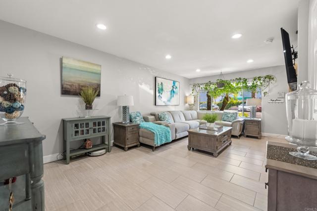Detail Gallery Image 4 of 25 For 303 S Mollison Ave #3,  El Cajon,  CA 92020 - 2 Beds | 1/1 Baths