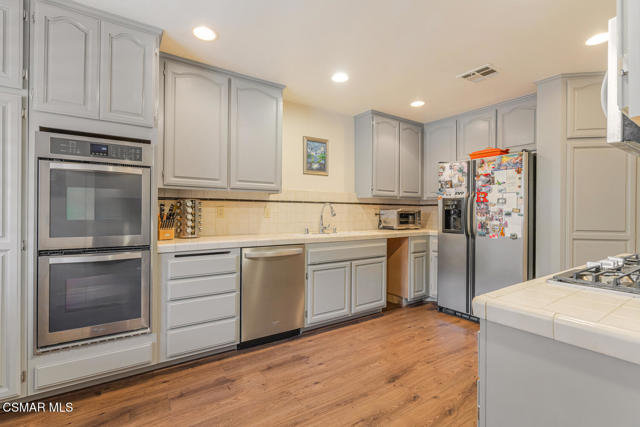 5200 White Oak Avenue, Encino CA: https://media.crmls.org/mediaz/e1edf411-7ee0-4296-ae3b-05ffdc334db0.jpg