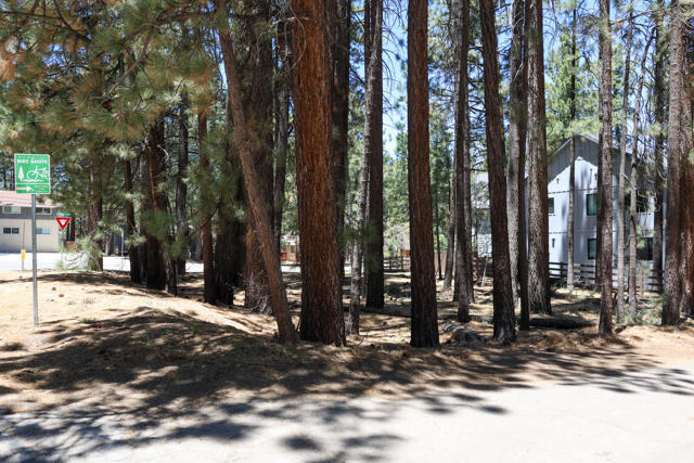689 Summit Boulevard, Big Bear CA: https://media.crmls.org/mediaz/e1ee6c71-40ca-4e10-8e8a-8b1b11b5946d.jpg