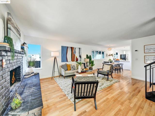 336 Washington Ave, Richmond CA: https://media.crmls.org/mediaz/e1eed088-c0b1-4ecb-9ea7-be25a1260072.jpg