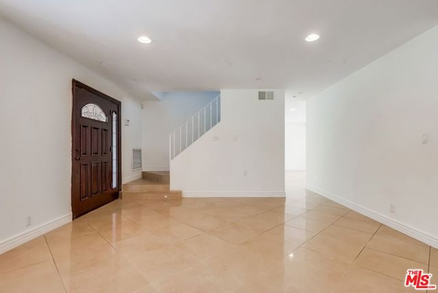 687 Mount Carmel Drive, Claremont CA: https://media.crmls.org/mediaz/e1ef2ce3-3ce6-41db-ad17-849649513ef1.jpg