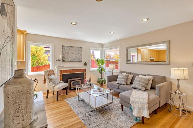 2534 Howard Avenue, San Carlos CA: https://media.crmls.org/mediaz/e1ef90f4-2a09-4c90-b50b-36cb041c687b.jpg