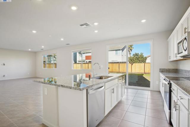 5337 Cardinal St, Antioch CA: https://media.crmls.org/mediaz/e1efd97d-d3c7-49f3-b1a6-f6149eaa3ee6.jpg