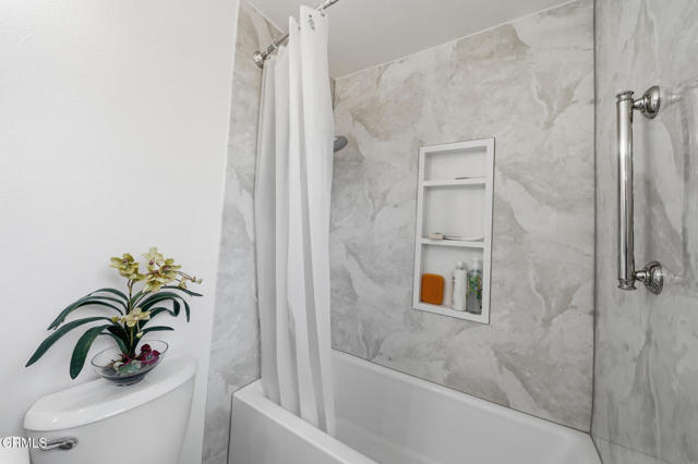 Detail Gallery Image 14 of 27 For 10260 Plainview Ave #12,  Los Angeles,  CA 91042 - 3 Beds | 2/1 Baths