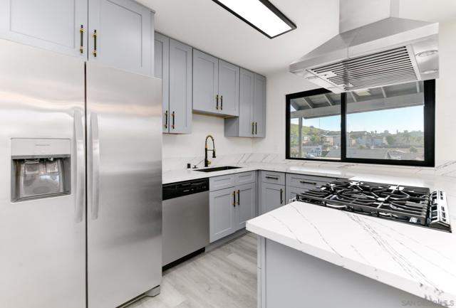 6035 Harps Ct, San Diego CA: https://media.crmls.org/mediaz/e1f00ed6-cd20-40b3-b496-0fb96742929a.jpg