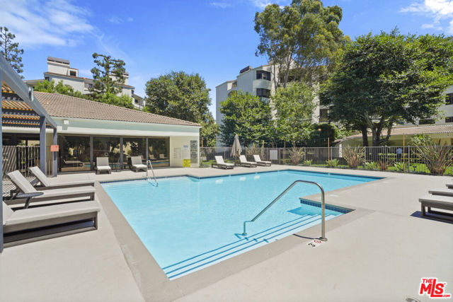 2102 Century Park Lane, Los Angeles CA: https://media.crmls.org/mediaz/e1f06484-0e5b-4885-9da5-68aad58943d5.jpg