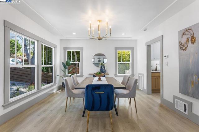 689 Santa Ray Ave, Oakland CA: https://media.crmls.org/mediaz/e1f06751-13a5-4ea1-9b2d-b11b8ba3d878.jpg