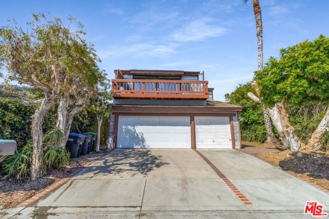 11 S Callecita, Laguna Beach CA: https://media.crmls.org/mediaz/e1f0ba83-5371-4bb0-8dd3-584ee5e21a90.jpg