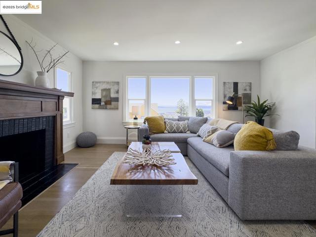 479 Kentucky Ave, Berkeley CA: https://media.crmls.org/mediaz/e1f13172-974b-42fd-9d45-5c883e4a0f3b.jpg