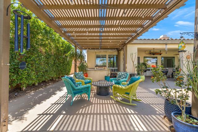 74062 Jeri Lane, Palm Desert CA: https://media.crmls.org/mediaz/e1f1bdb4-960a-496e-bef3-a3f7678e9bfe.jpg