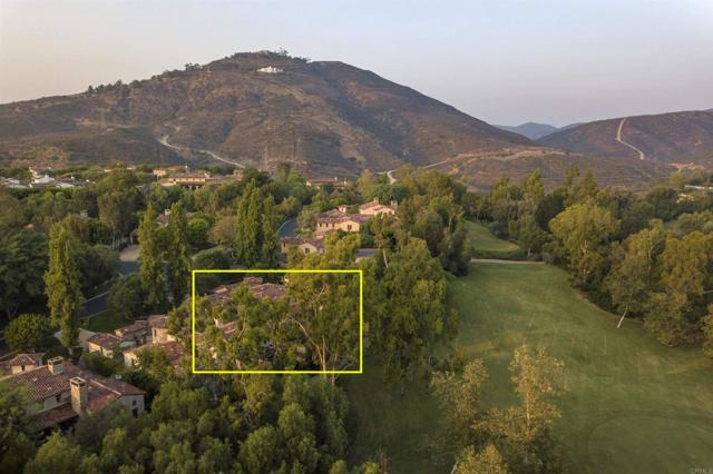 7031 Calle Portone, Rancho Santa Fe CA: https://media.crmls.org/mediaz/e1f201f4-d356-408a-b91a-bba52204a5d1.jpg