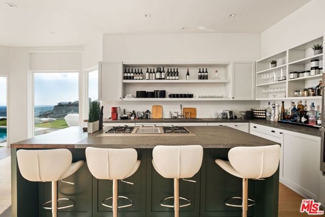 7868 Electra Drive, Los Angeles CA: https://media.crmls.org/mediaz/e1f20628-79ad-4897-ac83-038c84eaa919.jpg