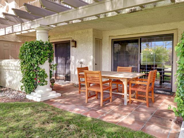 2001 E Camino Parocela, Palm Springs CA: https://media.crmls.org/mediaz/e1f33470-69c2-4c96-8361-24a646b21cd2.jpg