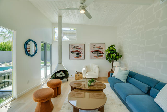2839 N Davis Way, Palm Springs CA: https://media.crmls.org/mediaz/e1f3809a-1873-445a-a491-a4ecf6586268.jpg