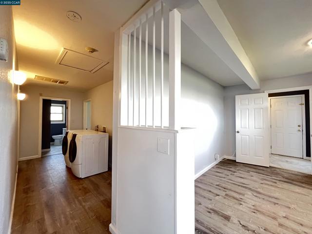 7618 Sunkist Dr, Oakland CA: https://media.crmls.org/mediaz/e1f39a3a-4f62-4785-bcb8-4590a026b513.jpg