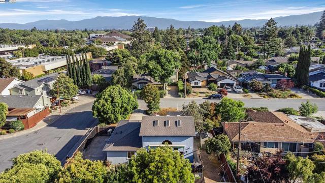 3171 Verdant Way, San Jose CA: https://media.crmls.org/mediaz/e1f41bde-d1ec-4ac8-aa5a-00bfcd57a631.jpg