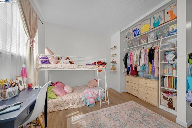 1738 7Th St, Berkeley CA: https://media.crmls.org/mediaz/e1f45b8f-4925-4360-9196-4a4e62451ec5.jpg