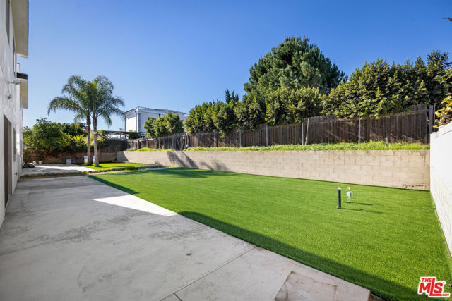 6723 Sunnyslope Avenue, Van Nuys CA: https://media.crmls.org/mediaz/e1f46838-8f34-48c1-bace-84e81ece1fa1.jpg