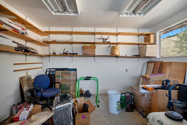 20101 Panoche Road, Paicines CA: https://media.crmls.org/mediaz/e1f551dd-b853-4c09-a1e1-a02390867c0f.jpg