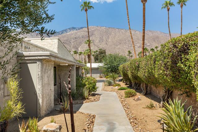 1111 E Ramon Road, Palm Springs CA: https://media.crmls.org/mediaz/e1f57671-09d3-400f-8831-9ac23492fa00.jpg