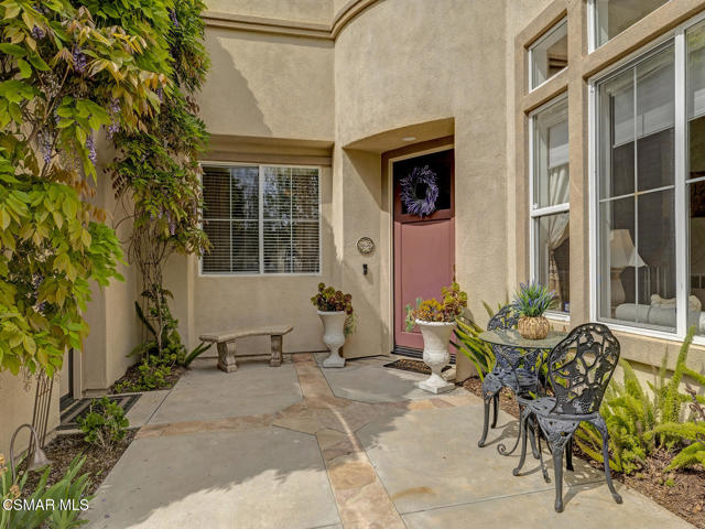 331 Briar Bluff Circle, Thousand Oaks CA: https://media.crmls.org/mediaz/e1f5e3e7-83e2-4c5b-b8db-ab4becb12844.jpg