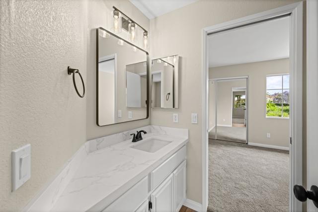4625 Los Alamos Way, Oceanside CA: https://media.crmls.org/mediaz/e1f6583e-5d5f-4e4e-8f79-b816d03a5295.jpg