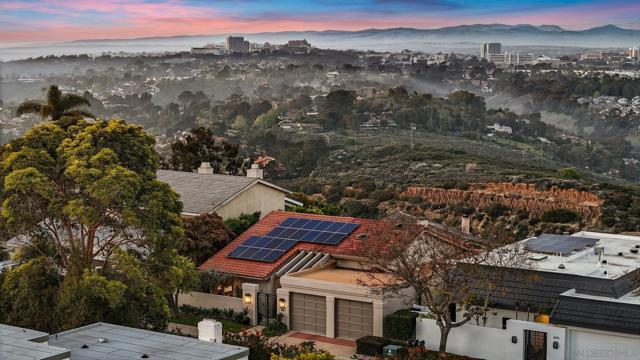 2885 Caminito Merion, La Jolla CA: https://media.crmls.org/mediaz/e1f6b7c9-7c48-4ad2-a252-5f307fd4abdf.jpg
