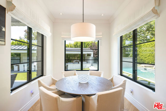 11753 Wetherby Lane, Los Angeles CA: https://media.crmls.org/mediaz/e1f6e8b8-46c3-46a3-be8e-dcdd7b67a42c.jpg