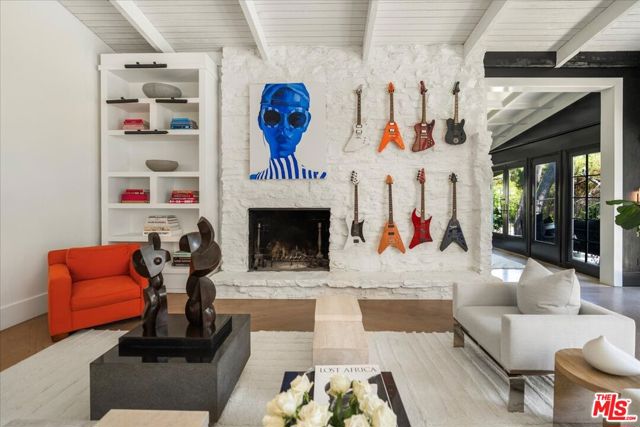 1100 Pine Drive, Beverly Hills CA: https://media.crmls.org/mediaz/e1f72a84-a338-4c27-ad25-dc585da5fdb0.jpg