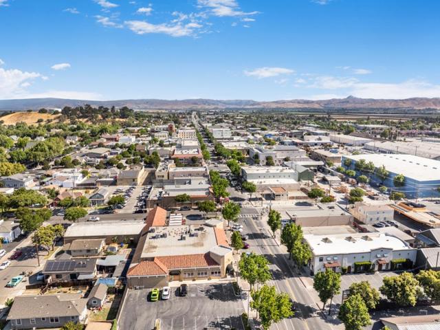 921 Suiter Street, Hollister CA: https://media.crmls.org/mediaz/e1f74b10-d7e2-424b-ac4c-d0c9d9afd1ba.jpg