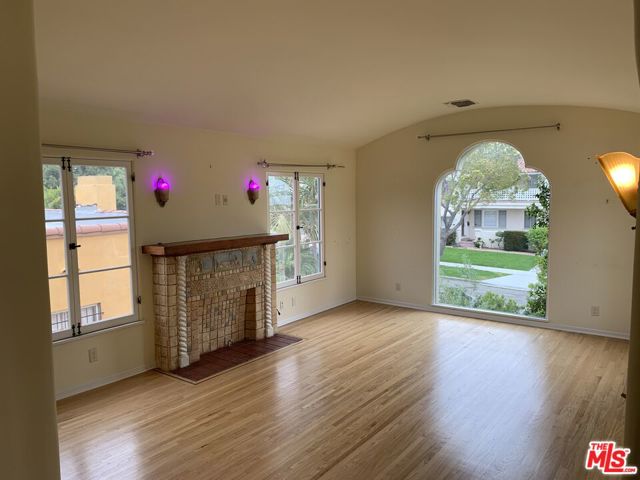 1349 Meadowbrook Avenue, Los Angeles, California 90019, ,Multi-Family,For Sale,Meadowbrook,24400195