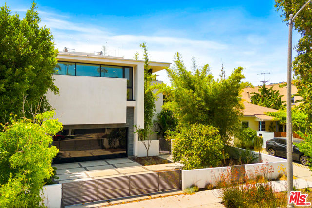 619 N Harper Avenue, Los Angeles CA: https://media.crmls.org/mediaz/e1f81a1b-faad-488c-bd03-cdd4fa6bbc07.jpg