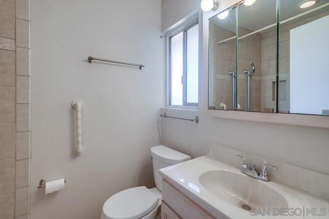 5215 Palmyra Ave, San Diego CA: https://media.crmls.org/mediaz/e1f8479c-db51-41ee-b690-6a50f9f93922.jpg
