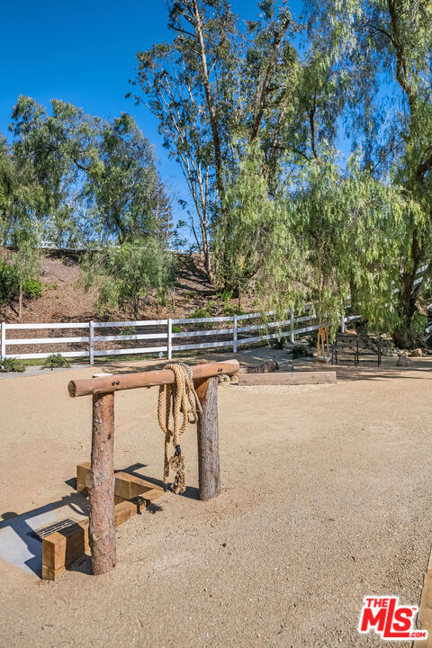 25010 Jim Bridger Road, Hidden Hills CA: https://media.crmls.org/mediaz/e1f8537d-5dda-44c8-ad83-7aaf212b57c4.jpg