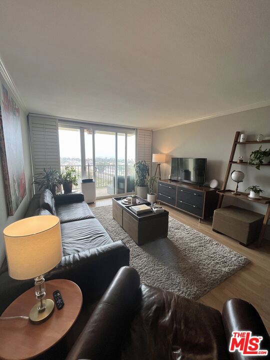 23901 Civic Center Way, Malibu CA: https://media.crmls.org/mediaz/e1f88280-fa8c-411d-ab25-88141a741290.jpg