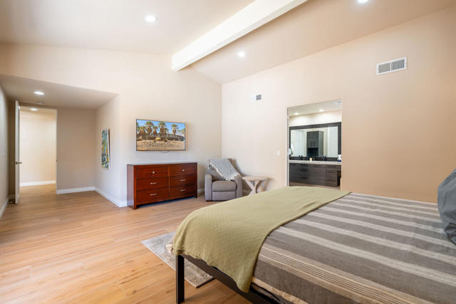 72815 Somera Road, Palm Desert CA: https://media.crmls.org/mediaz/e1f8b1de-fdca-4d96-8fc4-a3e6f213e68e.jpg