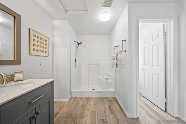5439 Soho View Ter, San Diego CA: https://media.crmls.org/mediaz/e1f8c7d4-37ed-4518-96c2-ec302d725ad9.jpg