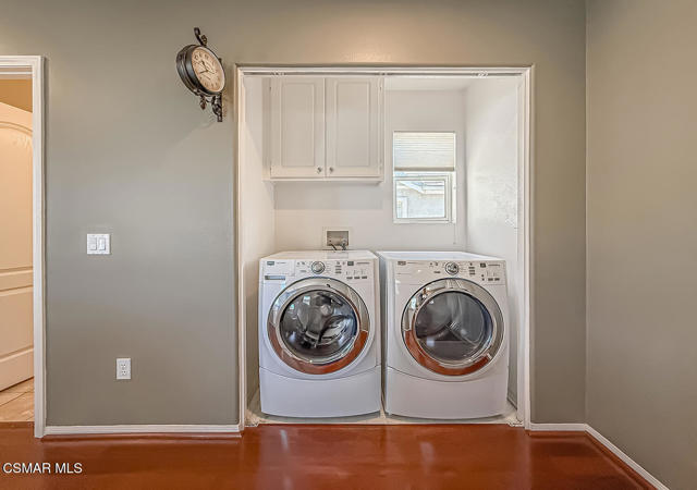 2511 Aurora Lane, Simi Valley CA: https://media.crmls.org/mediaz/e1f92381-97a3-4054-a8f8-fdd70079920f.jpg
