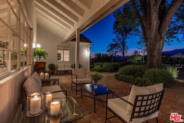 10999 Ojai Santa Paula Road, Ojai CA: https://media.crmls.org/mediaz/e1f951b4-04a3-41dc-b50b-8f1a954572ae.jpg