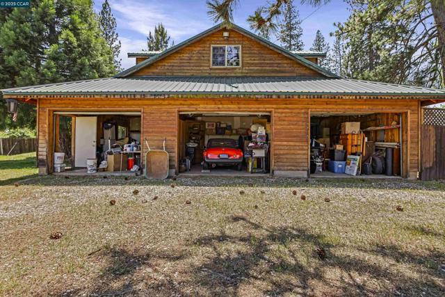 2266 E Main Street, Quincy CA: https://media.crmls.org/mediaz/e1f9a539-b2b2-438b-8f37-aef0f86f6fc5.jpg