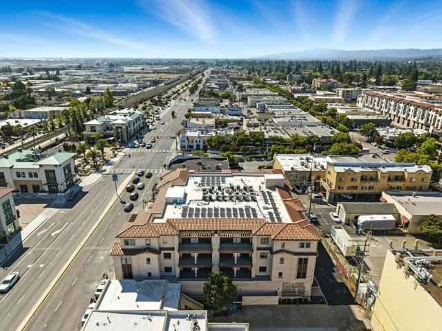 560 El Camino Real, San Carlos CA: https://media.crmls.org/mediaz/e1f9f516-b1bc-405d-9efb-5755758f3806.jpg