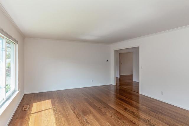 712 Foothill Drive, San Mateo CA: https://media.crmls.org/mediaz/e1fa2841-3ef0-4729-8928-f2ffcfd6341b.jpg