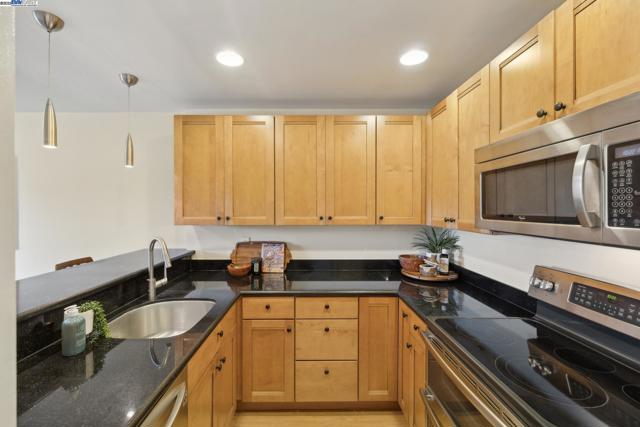 3032 CERRO VISTA, Alameda CA: https://media.crmls.org/mediaz/e1fa51a7-1772-4e95-8a9d-2adb91c962fe.jpg