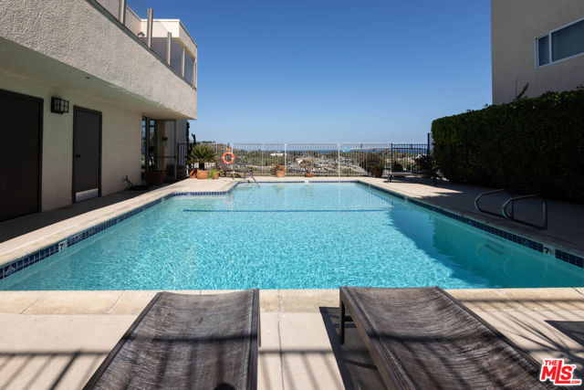 23901 Civic Center Way, Malibu CA: https://media.crmls.org/mediaz/e1fa8ce0-bea8-487e-a8fc-7cd4f7b009d8.jpg