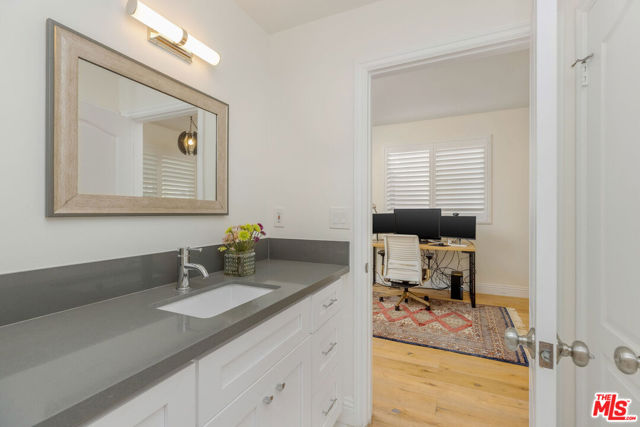 11963 Mayfield Avenue, Los Angeles CA: https://media.crmls.org/mediaz/e1fb1bd9-2df4-4d7e-9928-312ba4170d36.jpg