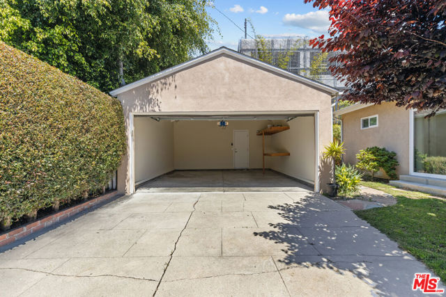 11241 Pearl Street, Los Angeles CA: https://media.crmls.org/mediaz/e1fb1e36-5e42-4d8b-8ade-806e1a8f9783.jpg