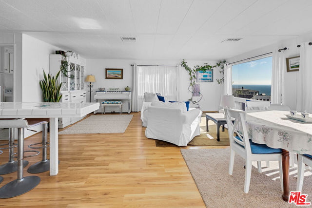 29500 Heathercliff, Malibu CA: https://media.crmls.org/mediaz/e1fbc0e9-e956-4f2f-b0b2-c38c3afc5048.jpg