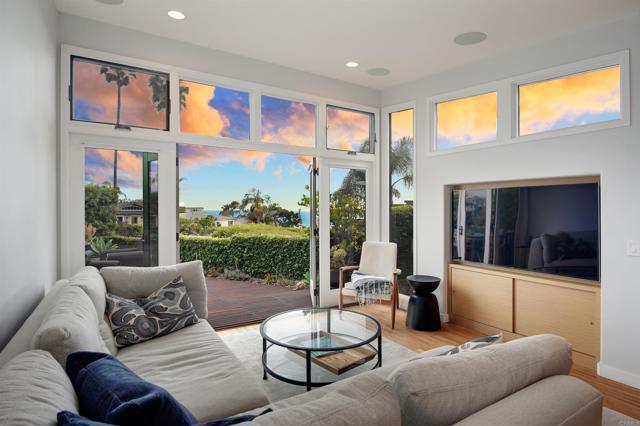 Detail Gallery Image 6 of 33 For 152 7th St, Del Mar,  CA 92014 - 3 Beds | 3/1 Baths