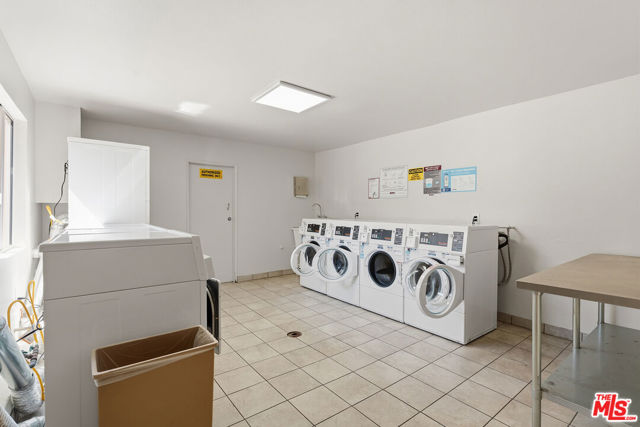 1 Bed Home for Sale in Los Angeles, California